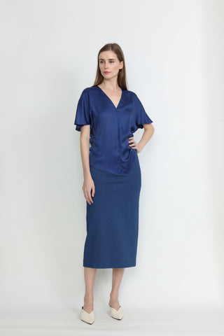 Victor Harbor Shirt - V-neckline blouse in blue