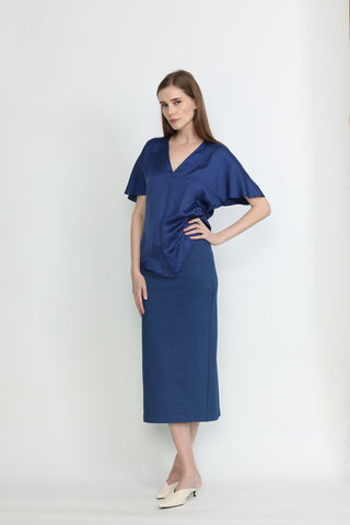 Victor Harbor Shirt - V-neckline blouse in blue