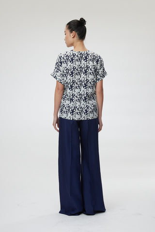 Lecce Blouse - V-neck blouse in  navy/white