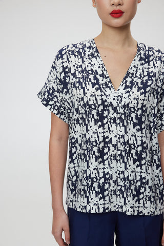 Lecce Blouse - V-neck blouse in  navy/white