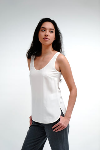 Vezia Top - Sleeveless Crew Neck Top
