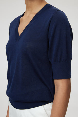 Plain knit, V-neck t-shirt in navy