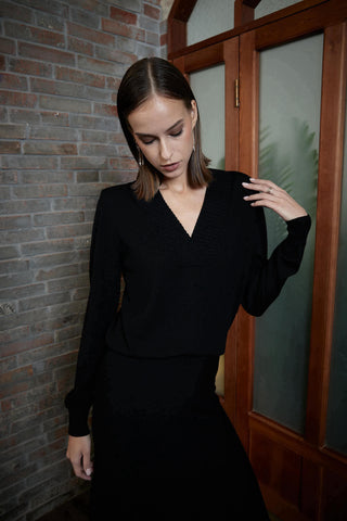 Marinha Grande Top - V-neck sweater in black