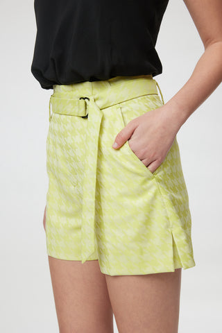 Capri Short - Tailored shorts in lime green