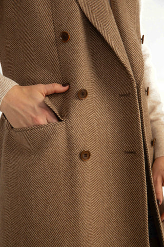 Flen Coat - Straight cut sleeveless coat in camel