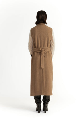 Flen Coat - Straight cut sleeveless coat in camel