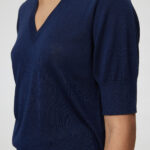 Plain knit, V-neck t-shirt in navy25125