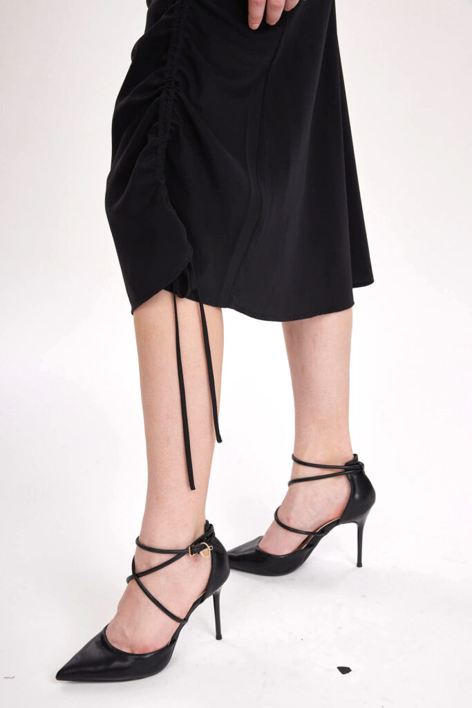 Cumbria Skirt – Midi slip skirt in black silk crepe de chine24941