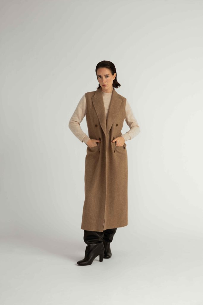 Flen Coat – Straight cut sleeveless coat in camel28368