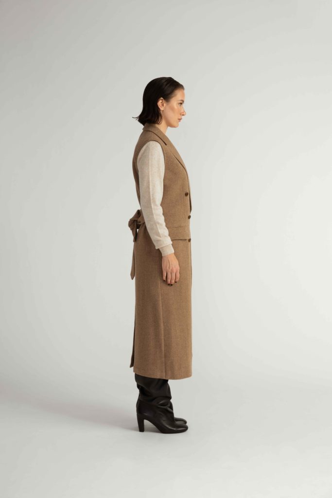 Flen Coat – Straight cut sleeveless coat in camel28369