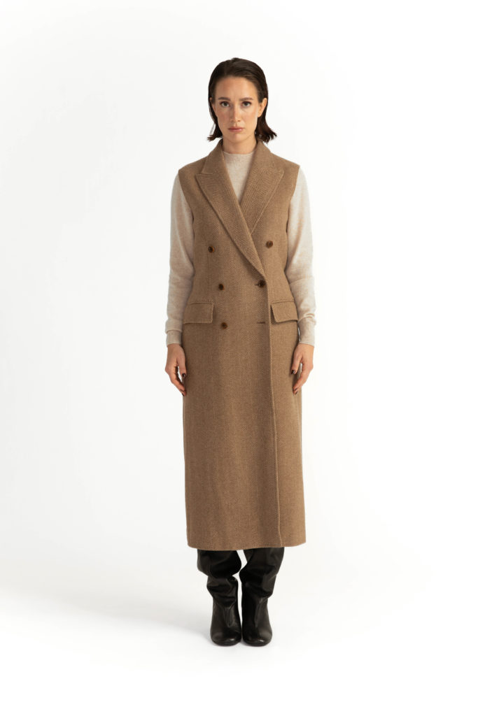 Flen Coat – Straight cut sleeveless coat in camel29074