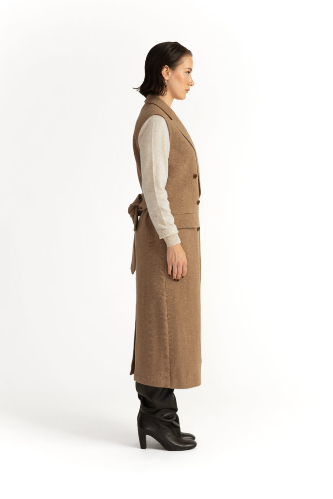 Flen Coat – Straight cut sleeveless coat in camel29075