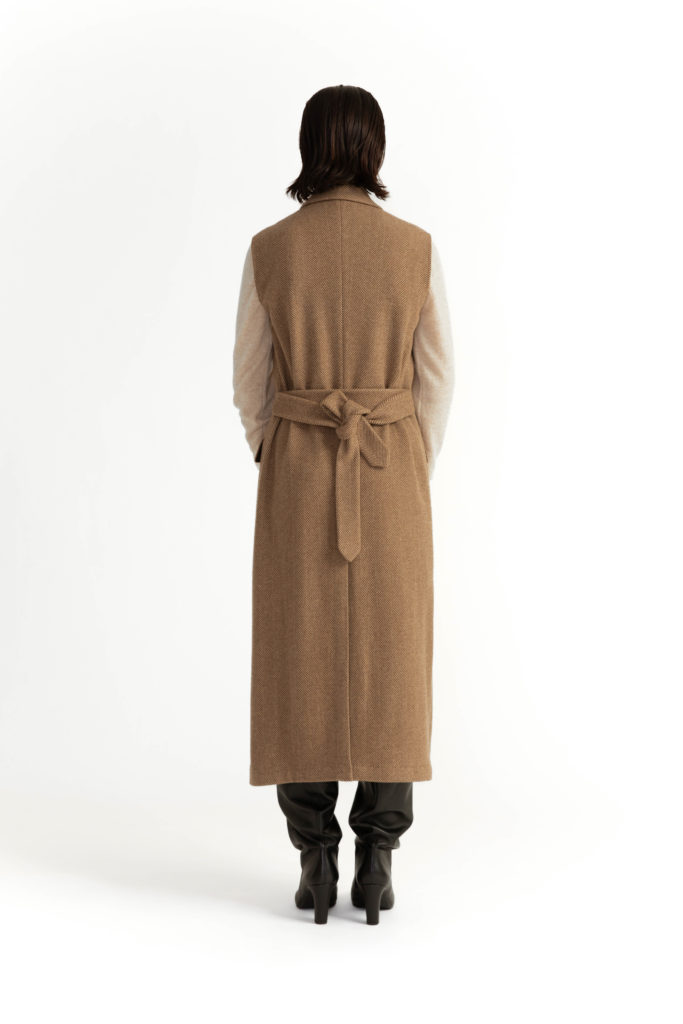 Flen Coat – Straight cut sleeveless coat in camel29076