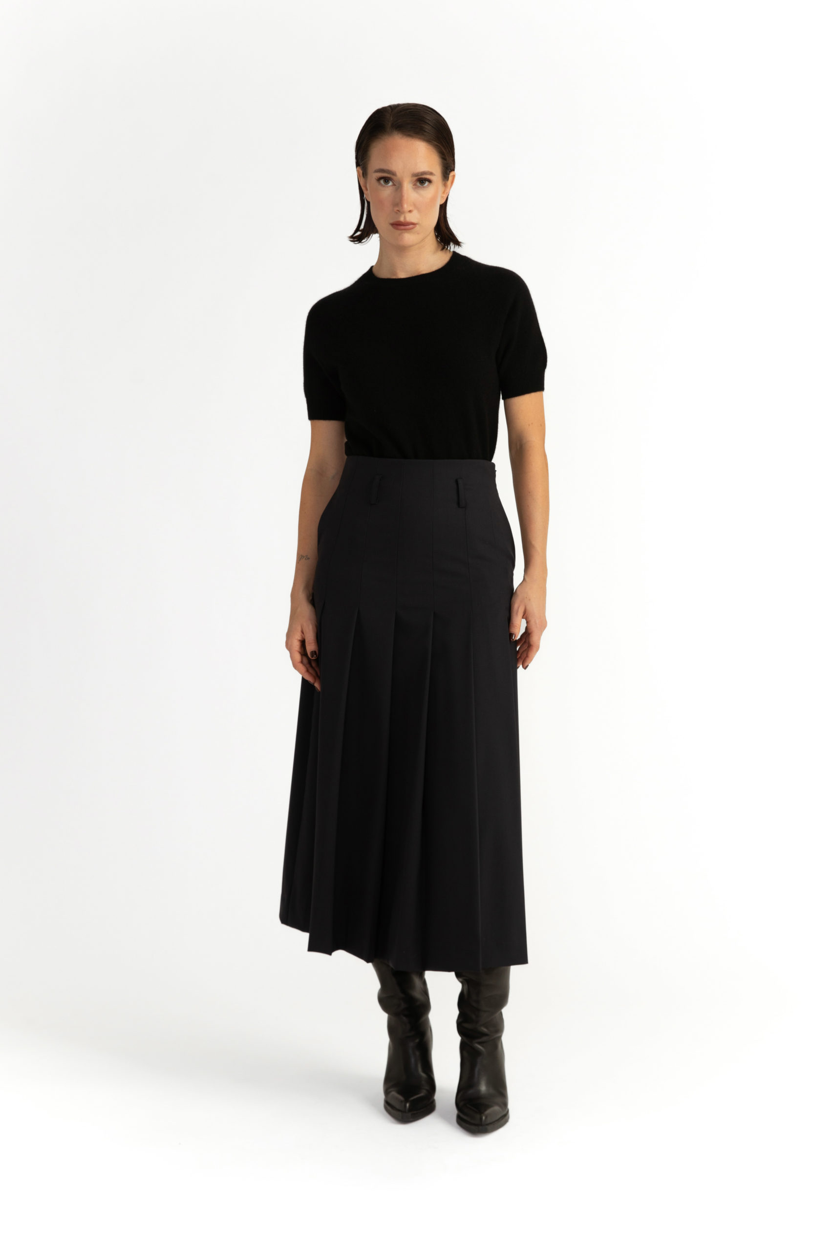 Hjo Skirt –  Pleated midi skirt in dark navy